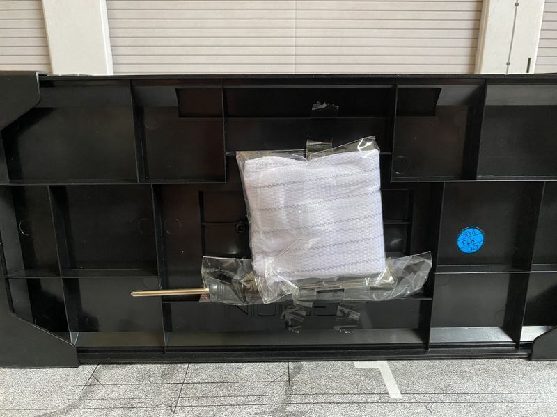 Mercedes Benz 300 SL R107 US-Version MB Dealer Edition B66040623 Norev neu 1:18