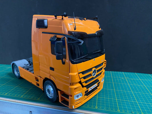 Mercedes Benz Actros Sondermodell IAA Pure Orange Limited 1 von 100 Eligor 1:18