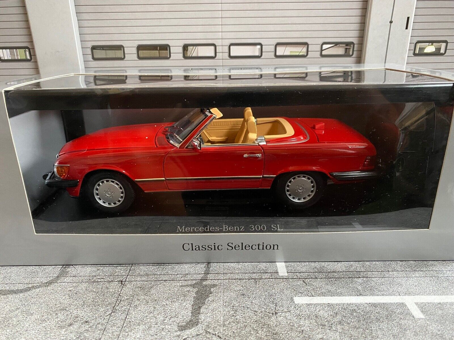 Mercedes Benz 300 SL R107 US-Version MB Dealer Edition B66040623 Norev neu 1:18