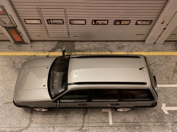 VW Passat B3 Kombi (Typ 315) 4-Türer "1 of 1" Räder drehbar Tuning Diorama 1:18