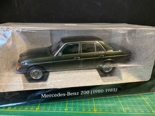 Mercedes Benz 200 Zypressengrün Metallic W123 B66040654 Norev Neu in OVP 1:18