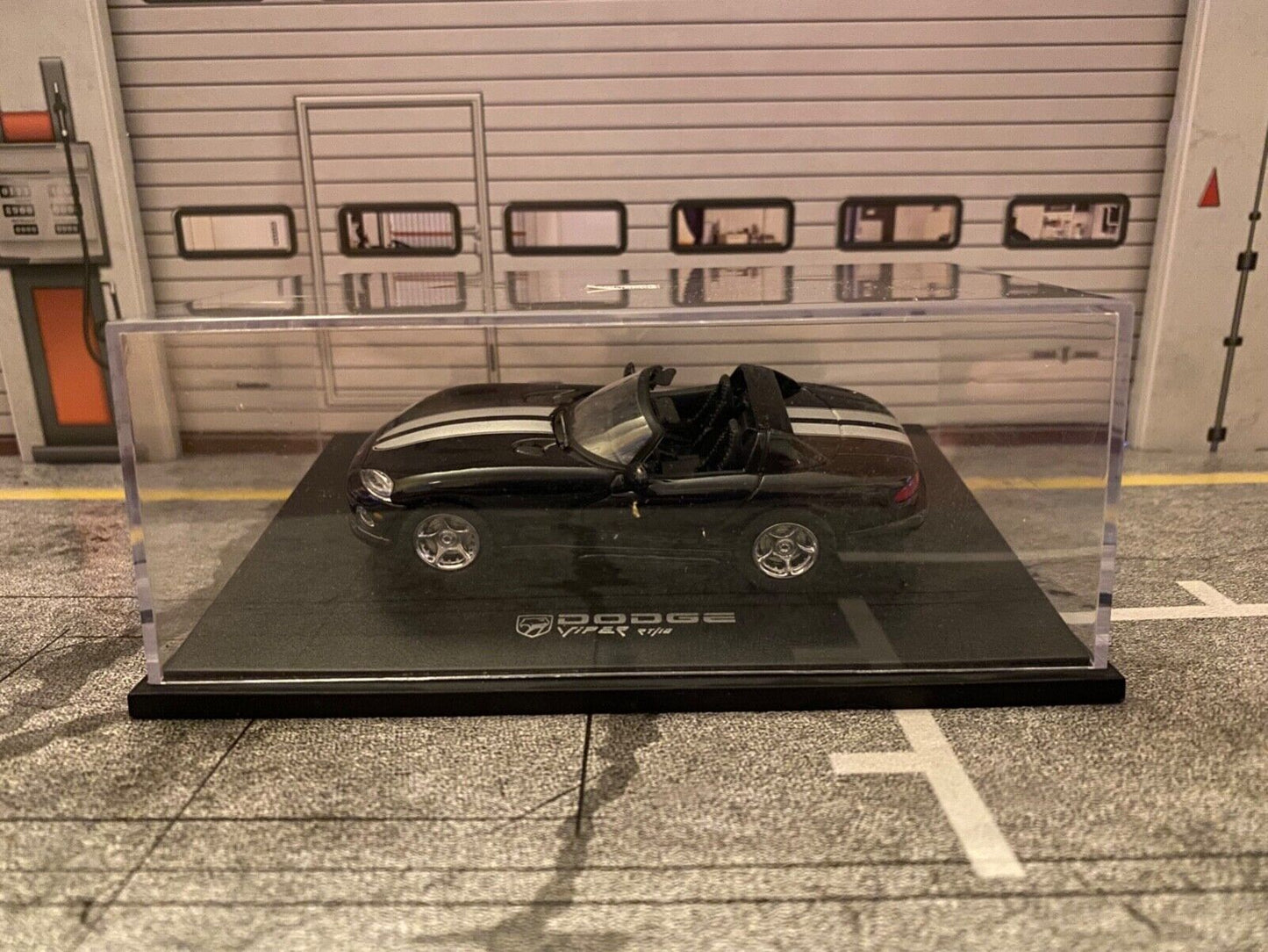 Dodge Viper RT/10 schwarz mit silbernen Streifen 1:43
