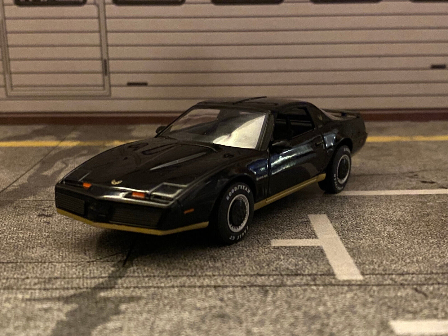 Michael Long´s Pontiac Firebird before Michael Knight´s KITT Knight Rider 1:43