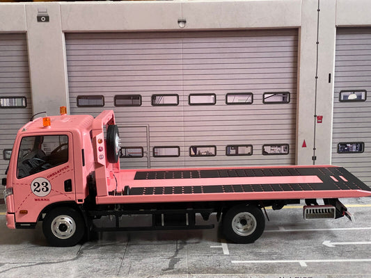 IVECO Navevo Towtruck Pink Pig Abschlepp Lkw DieCast Neu in OVP new in box 1:18