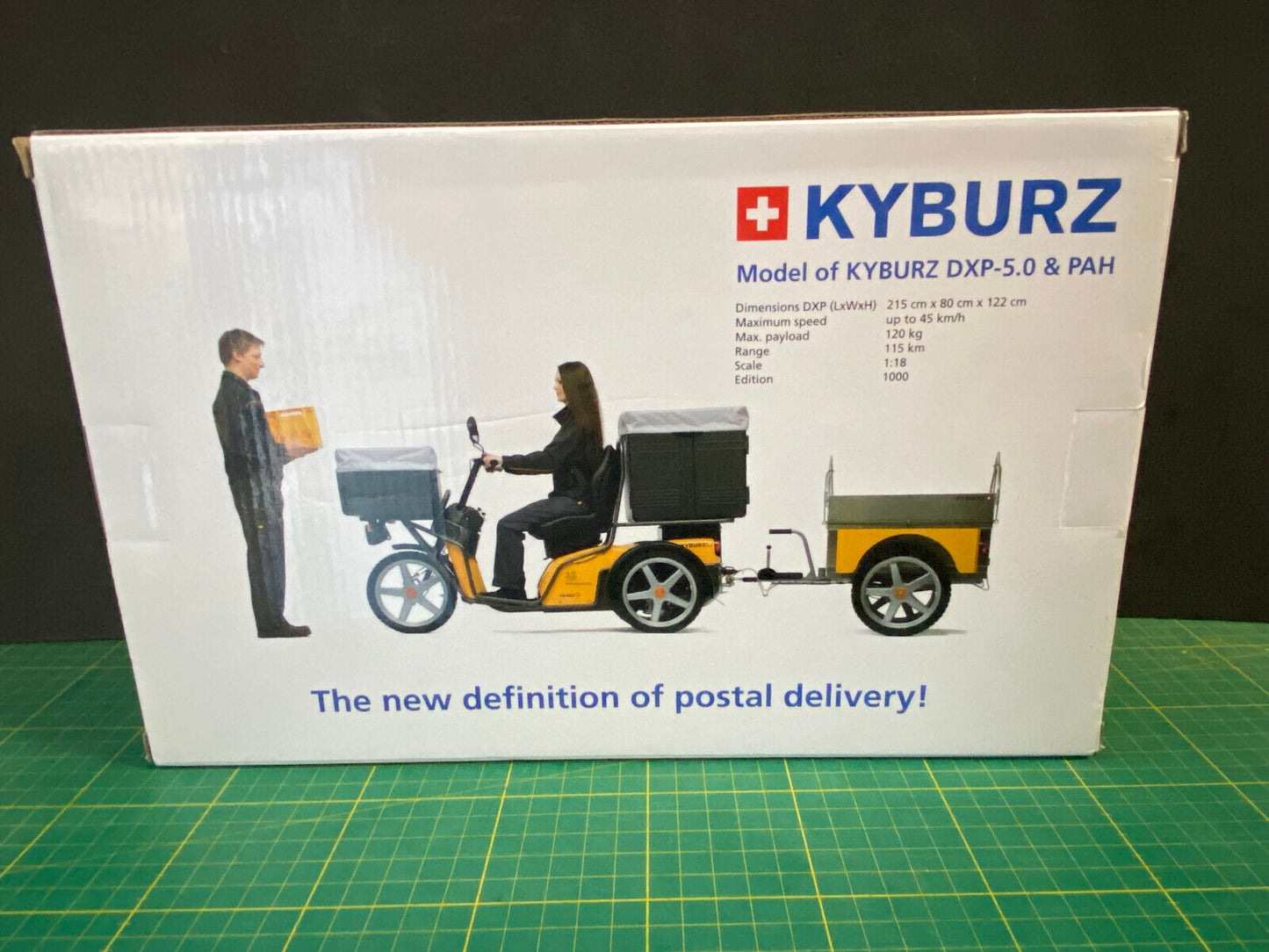 Kyburz DXP + Figuren Schweizer Post Elektro Dreirad Trike Diorama Neu OVP 1:18