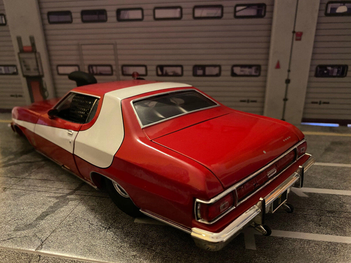 Ford Gran Torino Starsky & Hutch Dragster Umbau aus den USA Tuning 1:18