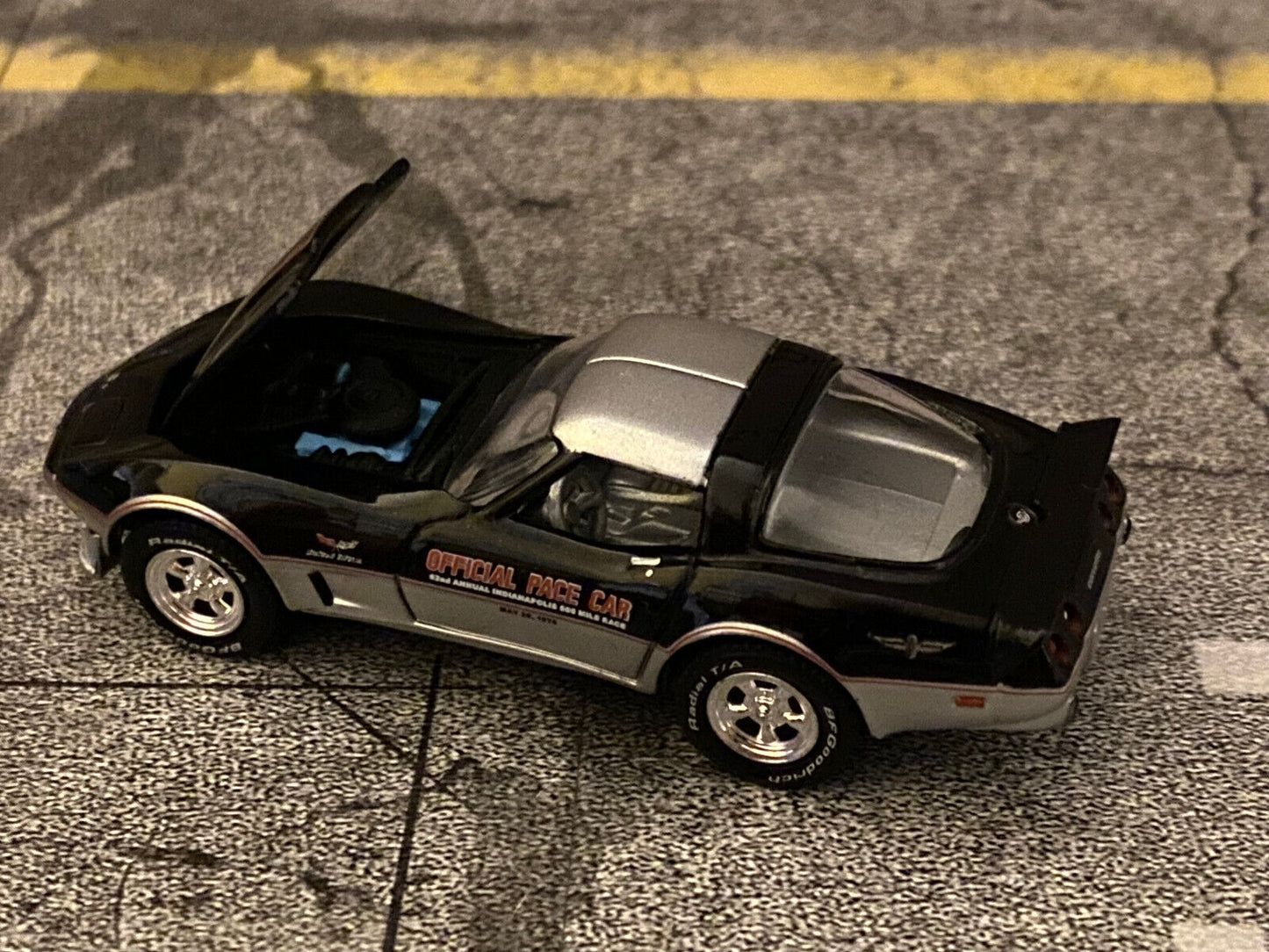 Chevrolet Corvette Pace Car Metall Greenlight 1:64