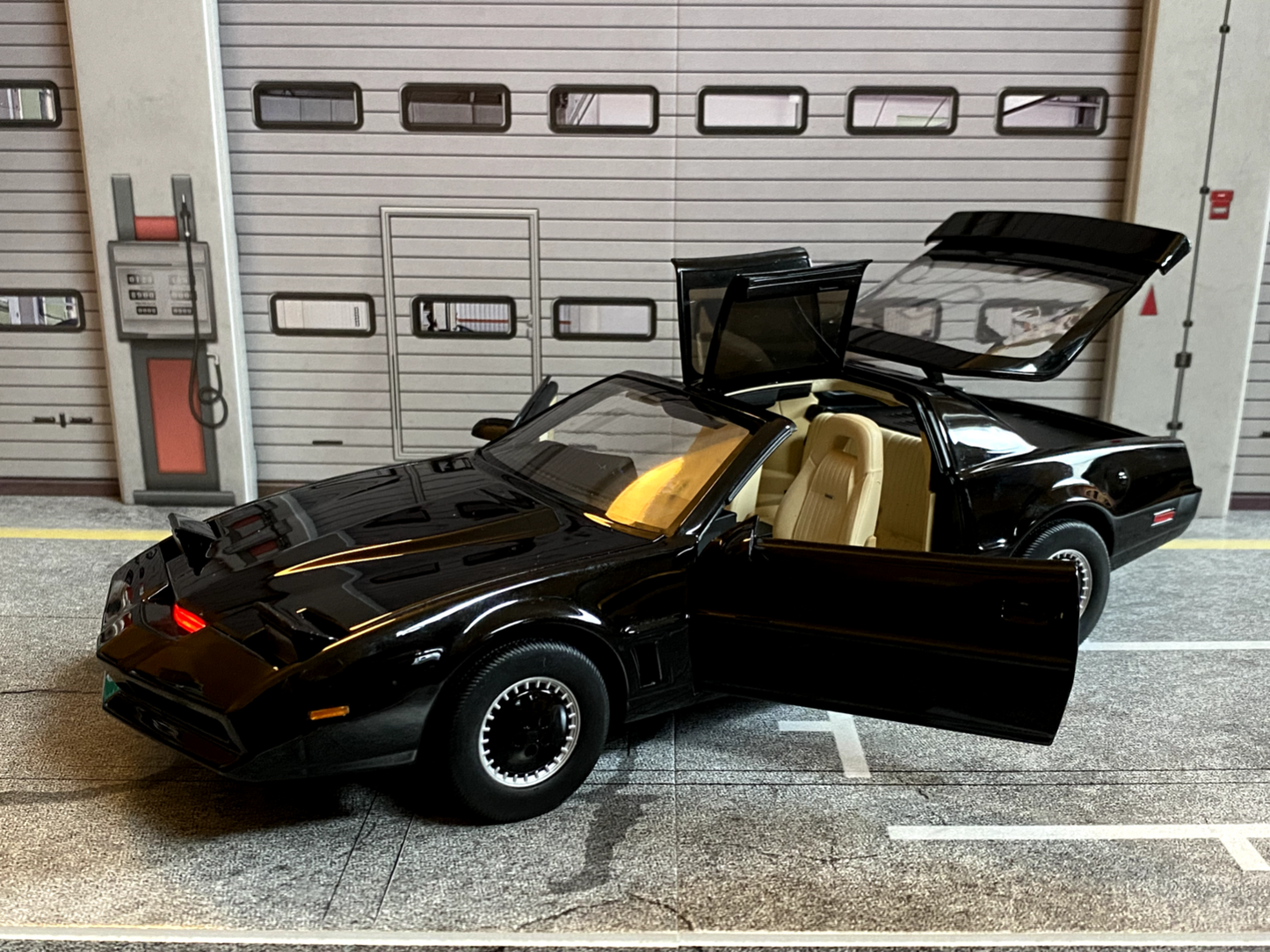 KITT Knight Rider Light & Sound K.I.T.T. Hot Wheels Elite BCK00 1:18