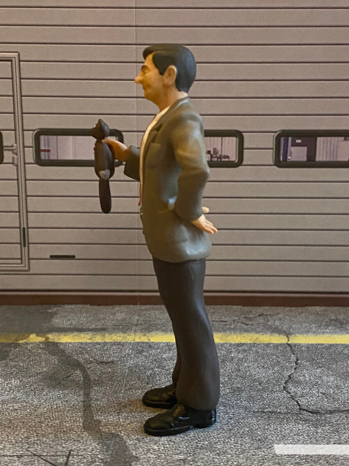 Mr. Bean Figur mit Teddybär Neu Mr. Bean Figure with Teddy Bear new  Scale 1:18