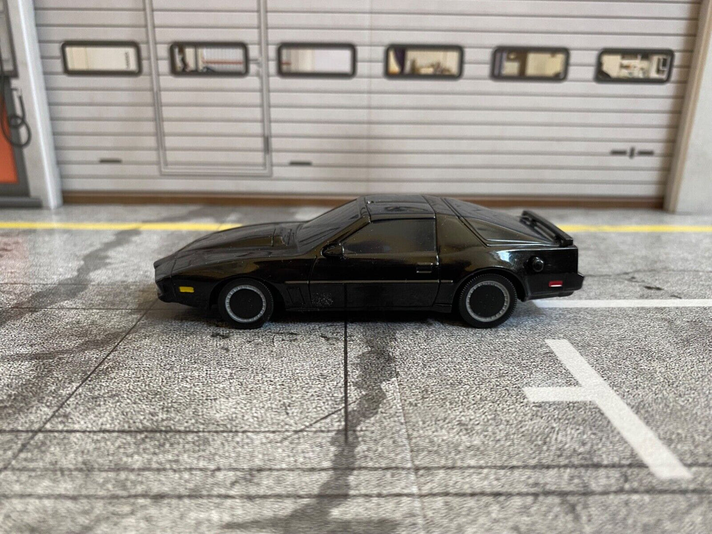 KITT Knight Rider mit funktionierenden Scanner Licht & Sound K.I.T.T 1:43 SALE️