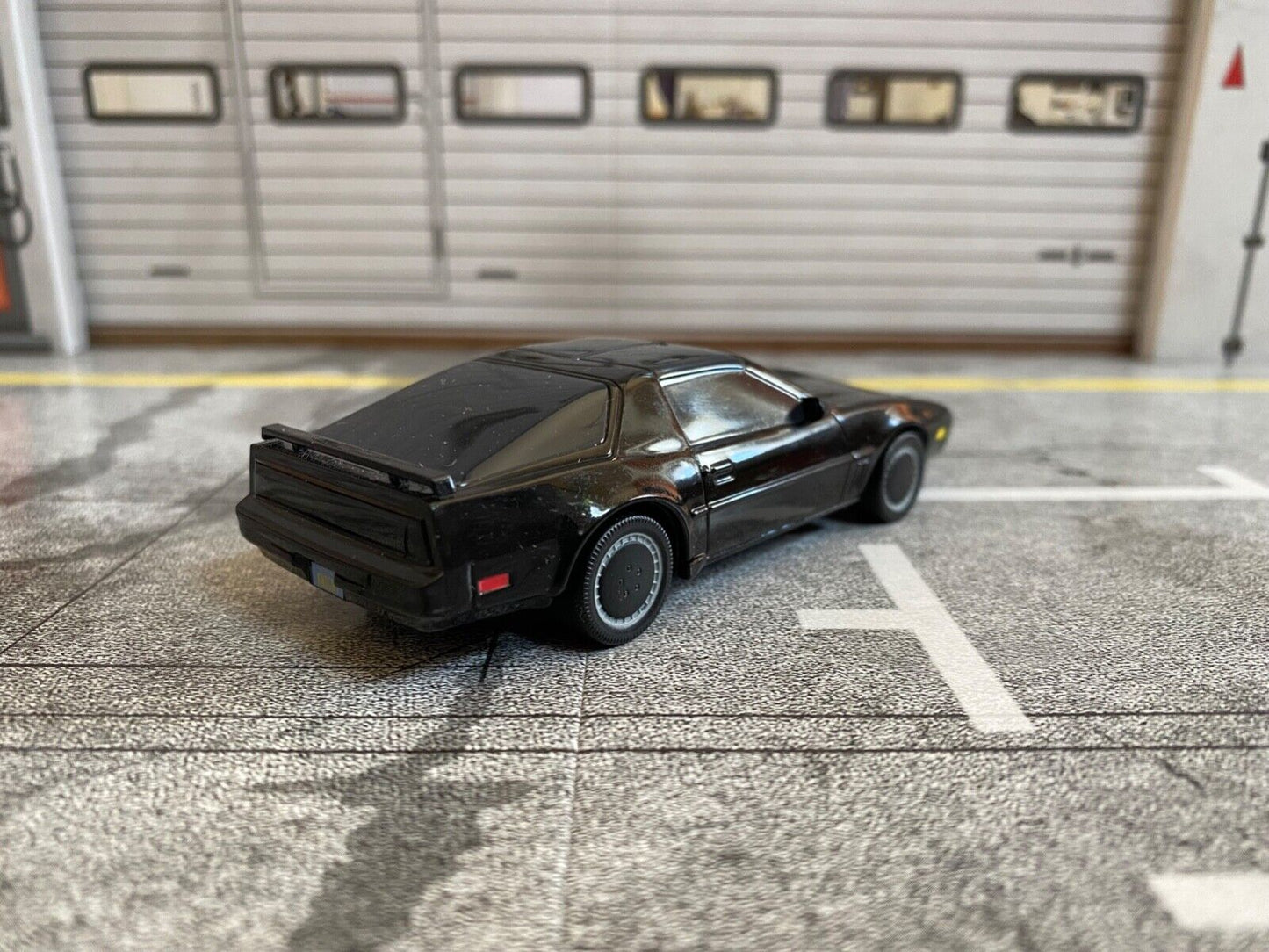 KITT Knight Rider mit funktionierenden Scanner Licht & Sound K.I.T.T 1:43 SALE️