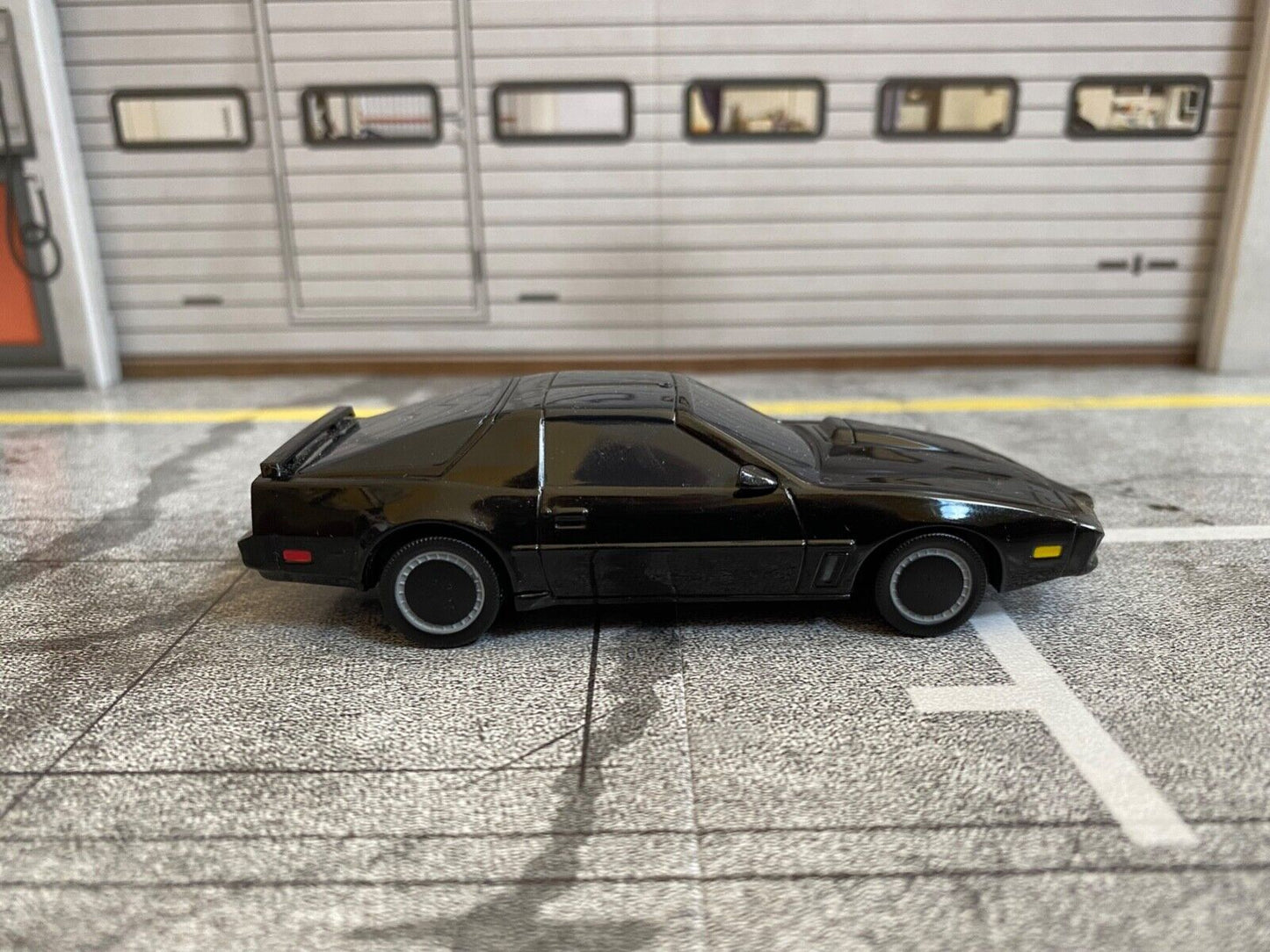 KITT Knight Rider mit funktionierenden Scanner Licht & Sound K.I.T.T 1:43 SALE️