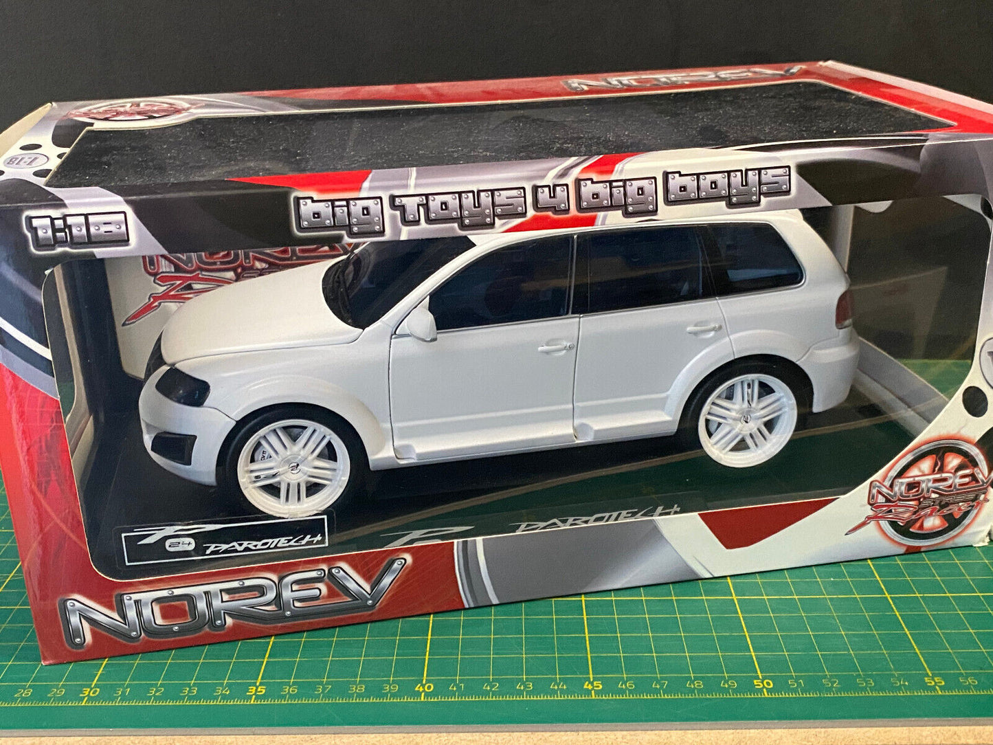 VW TOUAREG PAROTECH P24 2008 weiß matt Norev 188464 Neu in OVP new in box 1:18