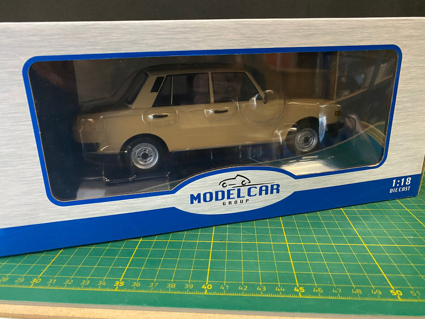 Wartburg 353 1985 beige Metall MCG Neu in OVP 1:18