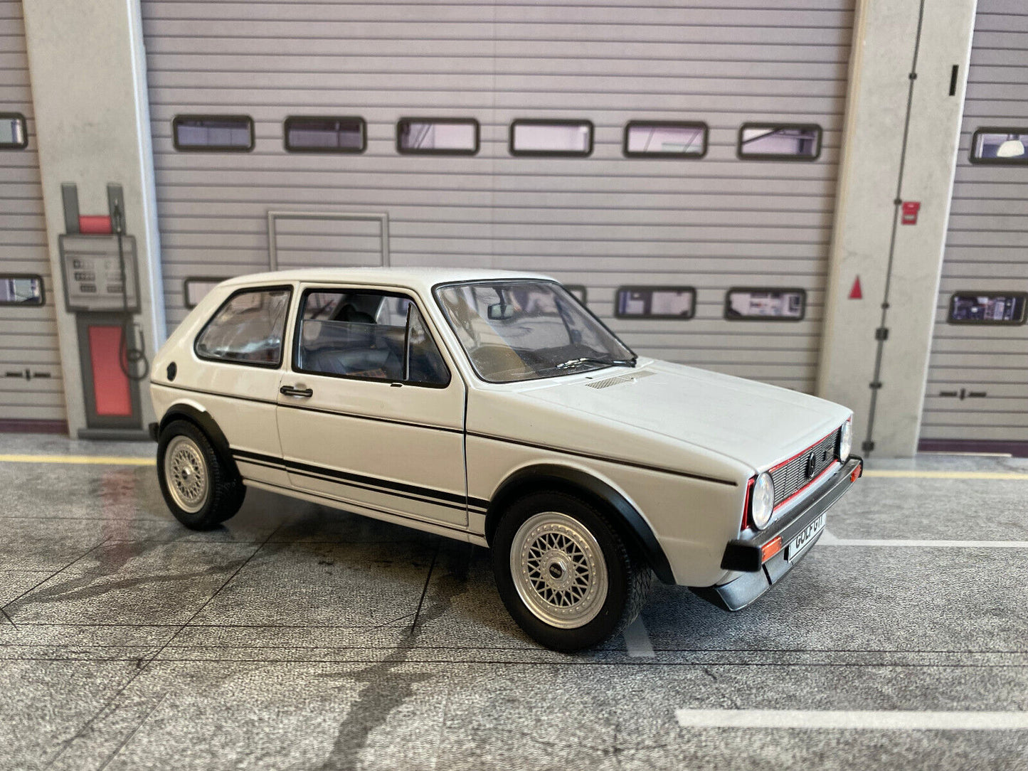 VW Golf 1 GTI (Typ 17) mit BBS Felgen  Räder dreh-u.lenkbar Tuning Diorama 1:18