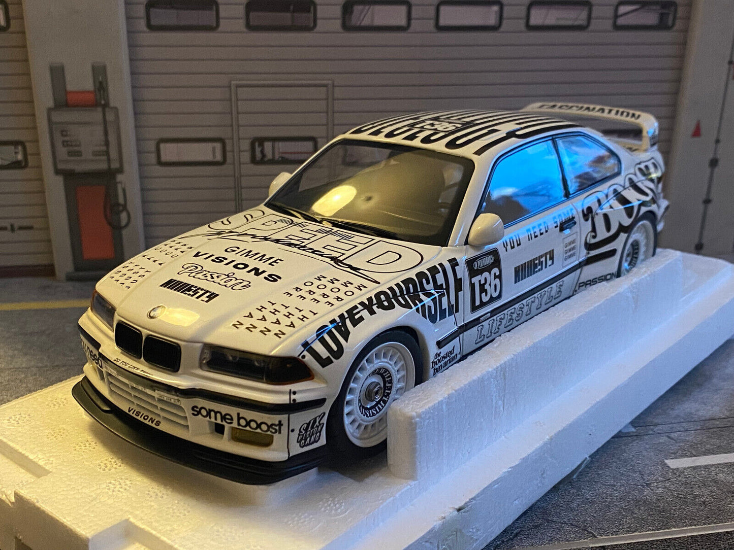 BMW 3er (E36) EX320 JP Performance KRAEMO "The Bavarian Legend" new in box 1:18