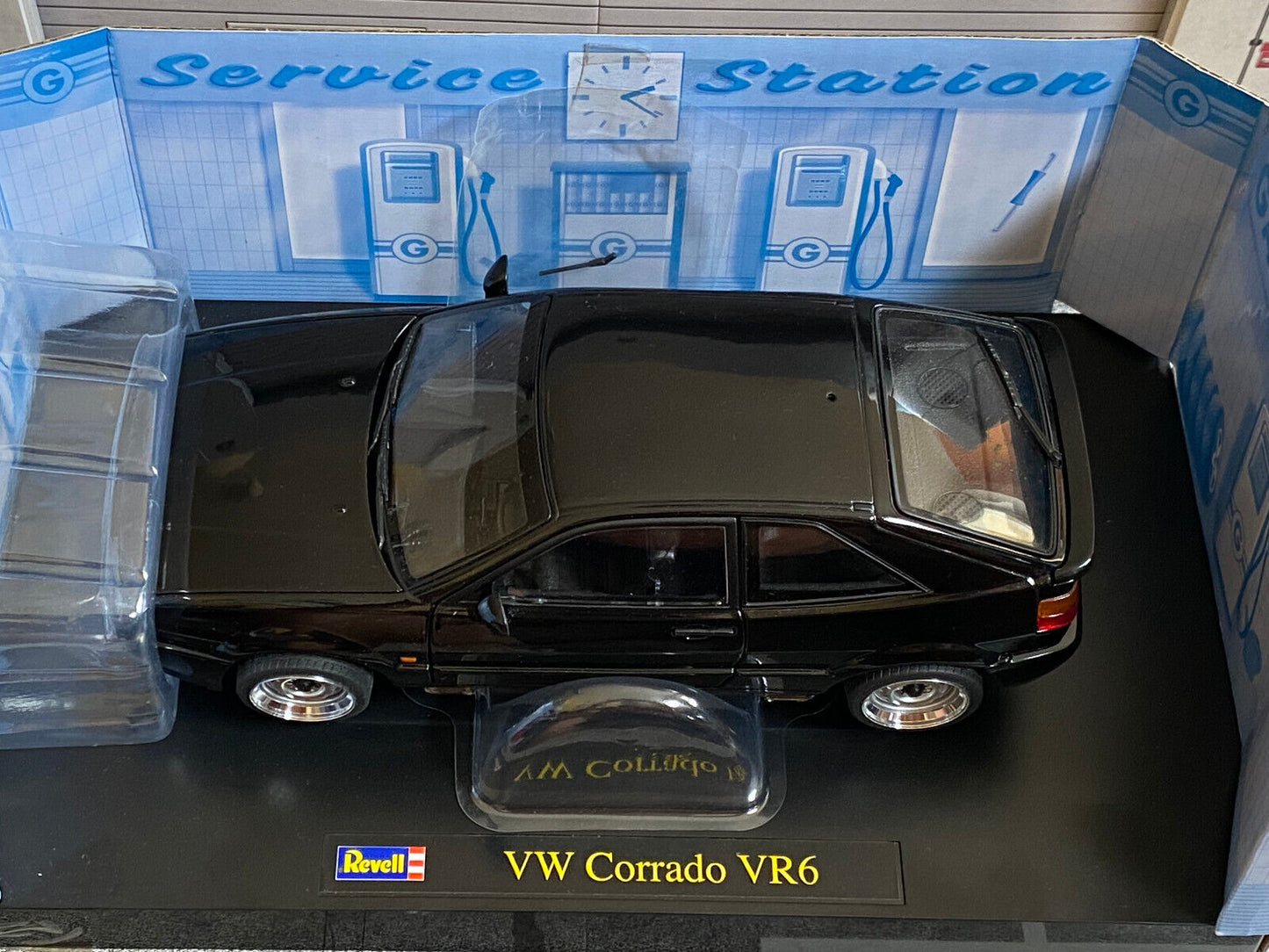 VW Corrado VR6 schwarz mit Stahlfelgen Räder dreh- u.lenkbar Tuning Diorama 1:18