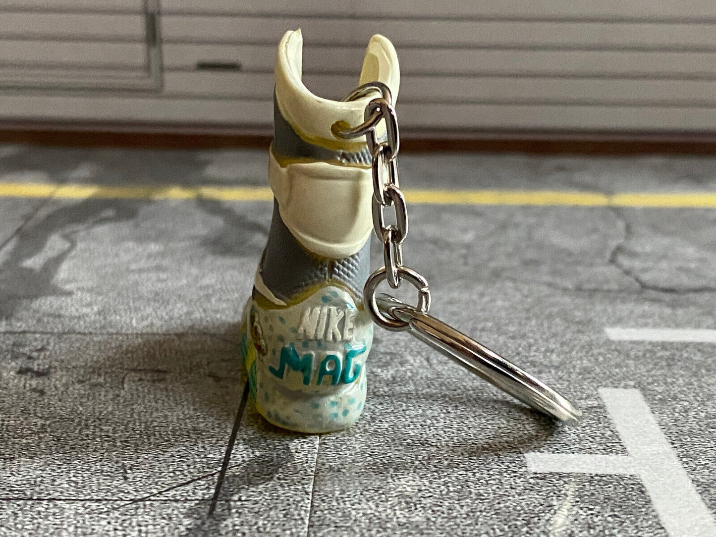 Nike Mag BTTF Zurück in die Zukunft Schlüsselanhänger Keychain MInishoe ca. 5 cm