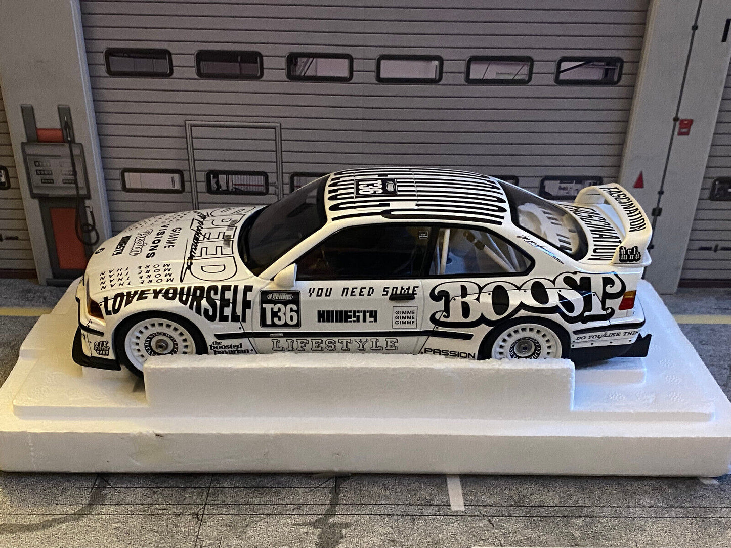 BMW 3er (E36) EX320 JP Performance KRAEMO "The Bavarian Legend" new in box 1:18