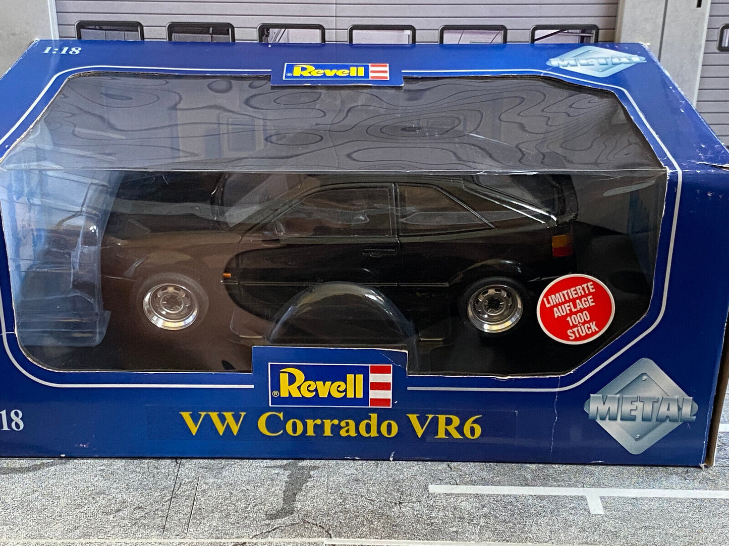 VW Corrado VR6 schwarz mit Stahlfelgen Räder dreh- u.lenkbar Tuning Diorama 1:18