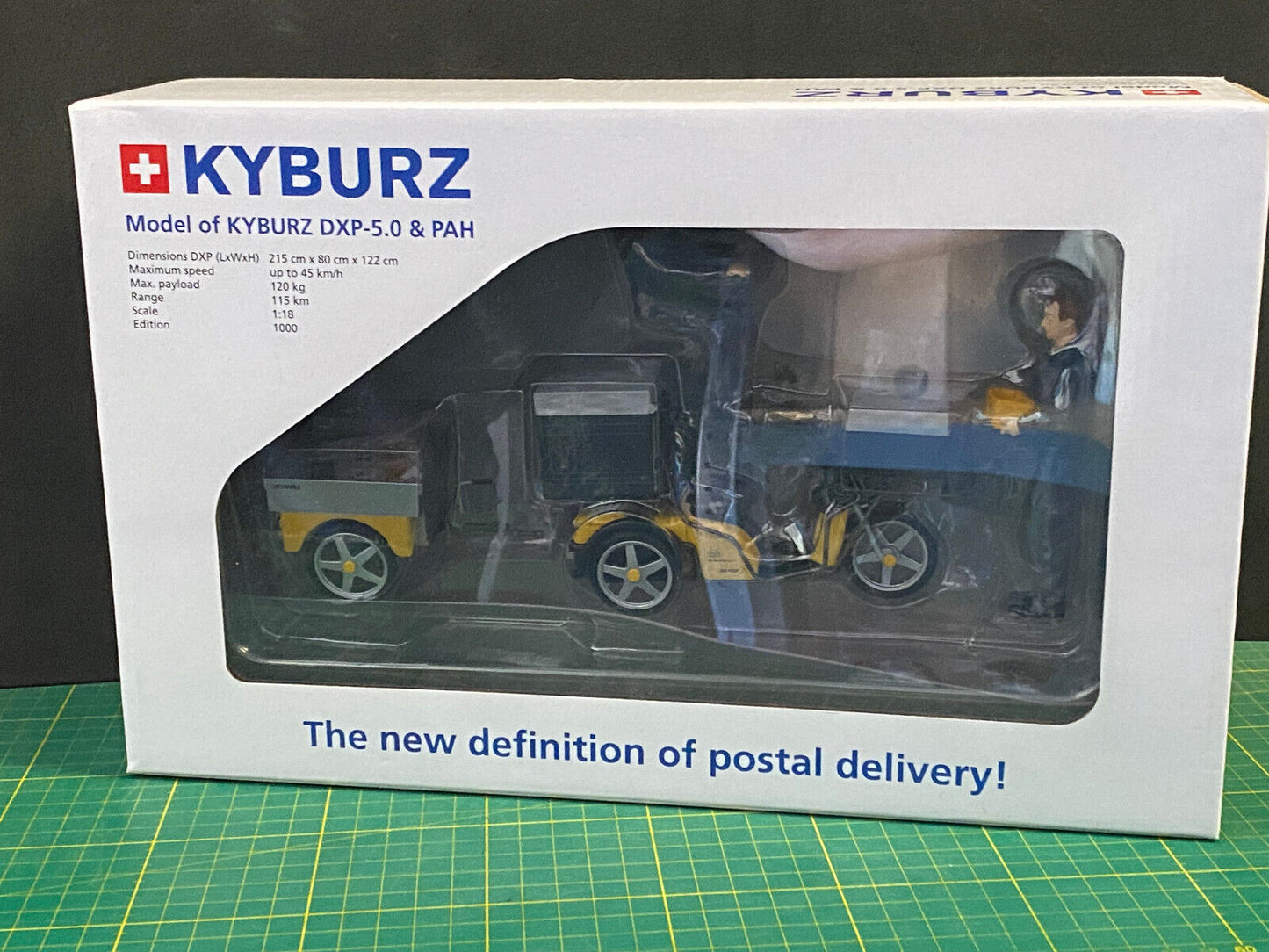 Kyburz DXP + Figuren Schweizer Post Elektro Dreirad Trike Diorama Neu OVP 1:18