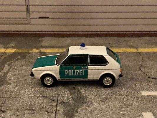 VW Golf 1 Polizei Berlin Metall 1:64