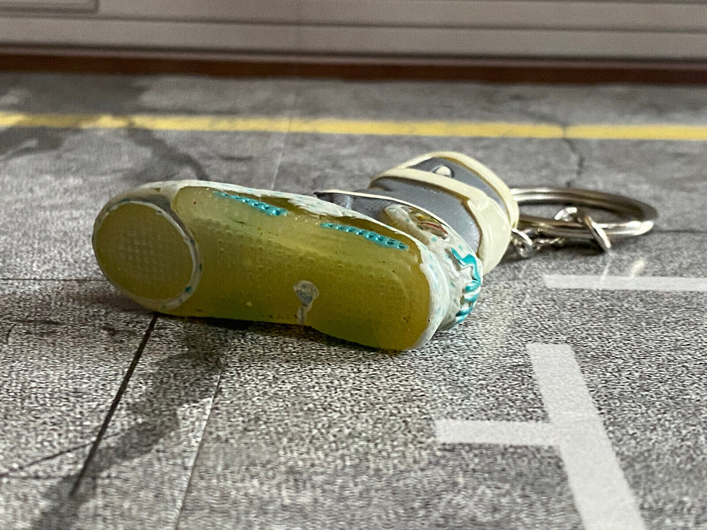 Nike Mag BTTF Zurück in die Zukunft Schlüsselanhänger Keychain MInishoe ca. 5 cm