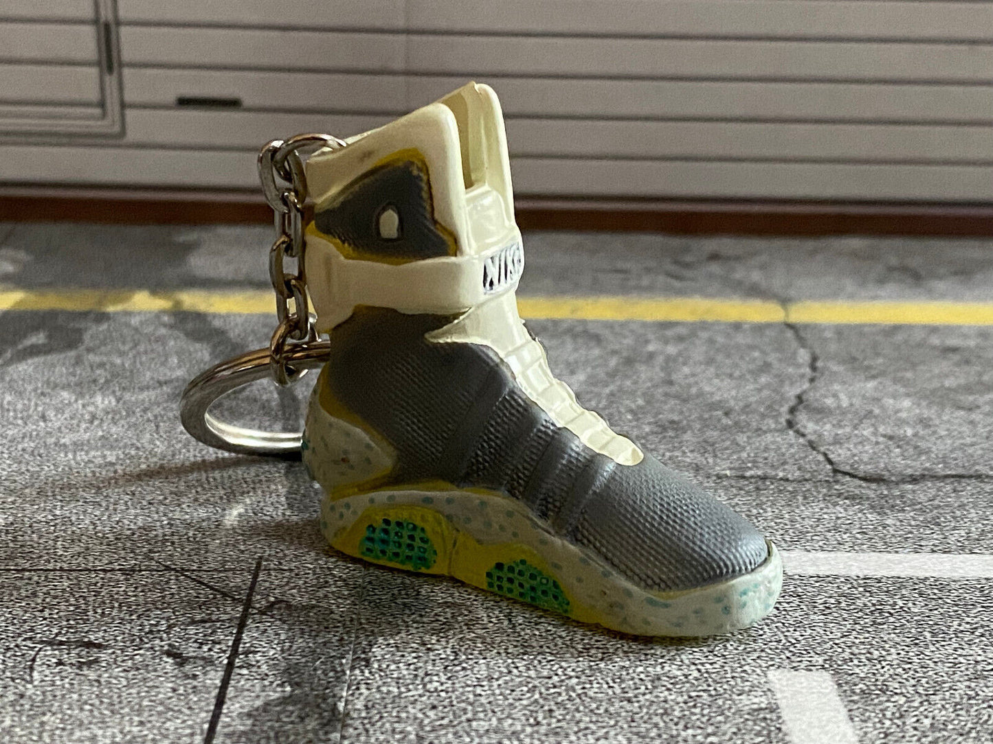Nike Mag BTTF Zurück in die Zukunft Schlüsselanhänger Keychain MInishoe ca. 5 cm