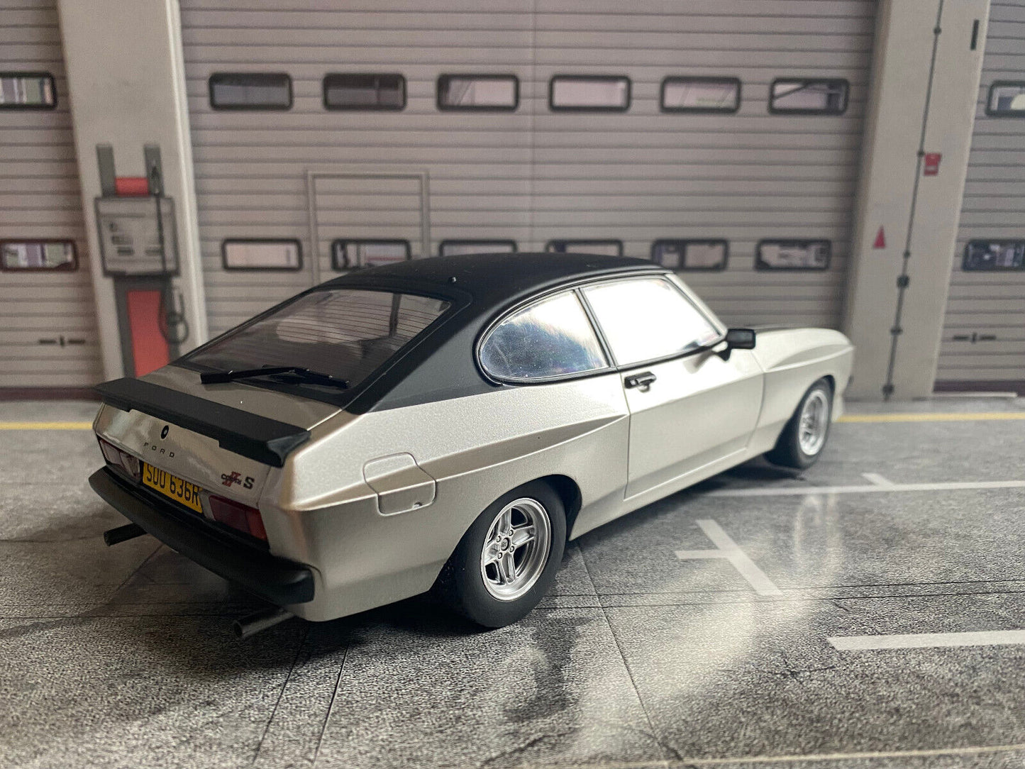 Doyle´s Ford Capri S The Professionals Die Profis RHD MKII X-Pack silver 1:18