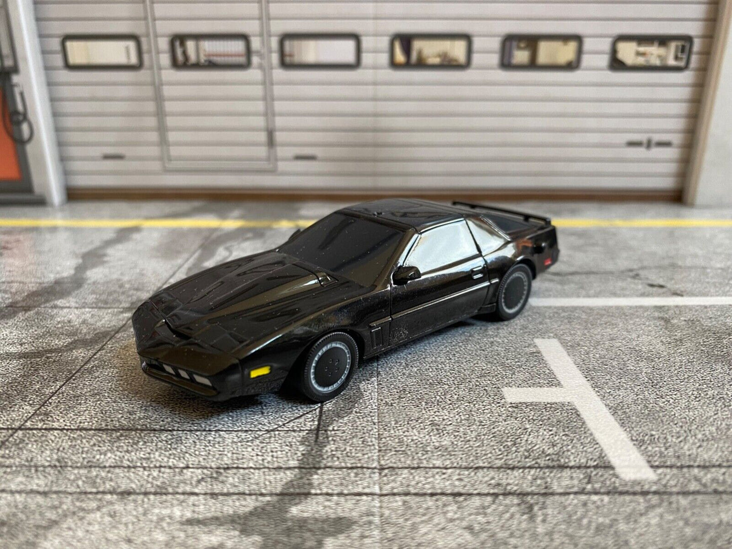 KITT Knight Rider mit funktionierenden Scanner Licht & Sound K.I.T.T 1:43 SALE️