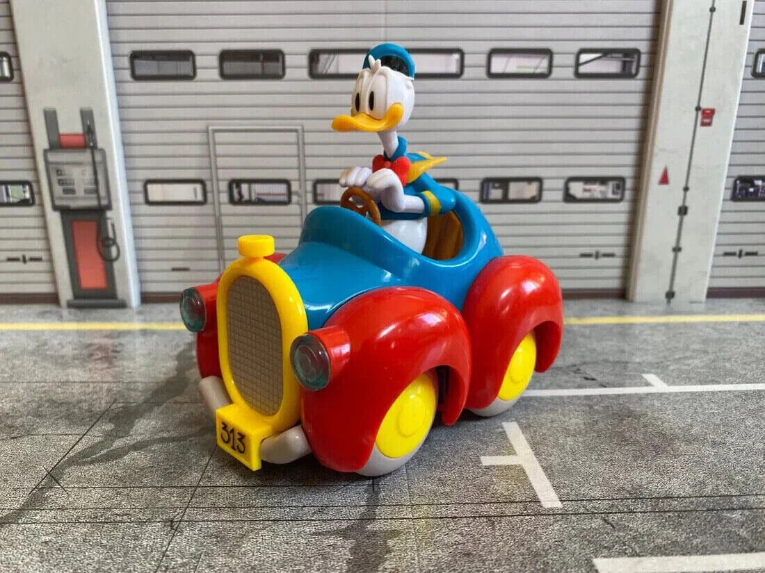 Donald Duck 313 Auto mit Figuren Donald, Tick Trick und Track Neu 1:18