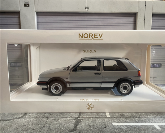 VW Golf 2 GTI (1989) 19E Diamant Silber Norev Neu in OVP 1:18