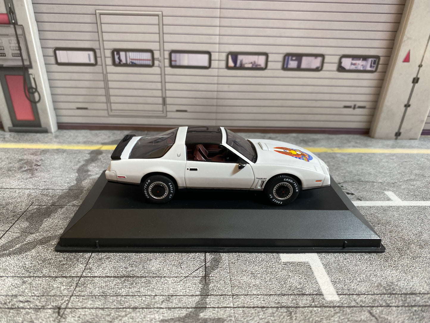 Jody Banks Pontiac Firebird aus der TV-Serie "Ein Colt für alle Fälle" Umbau 1:43