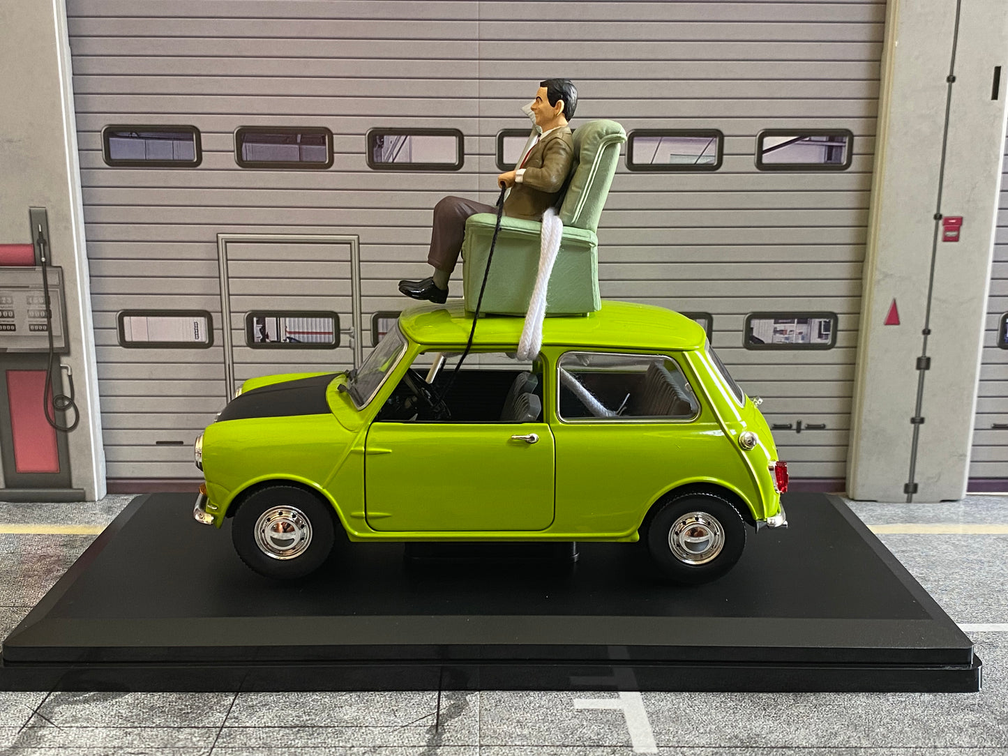 Mini Cooper "Mr. Bean" mit Figur British Leyland 1977 Mini 1000 Neu in OVP new in box 1:18