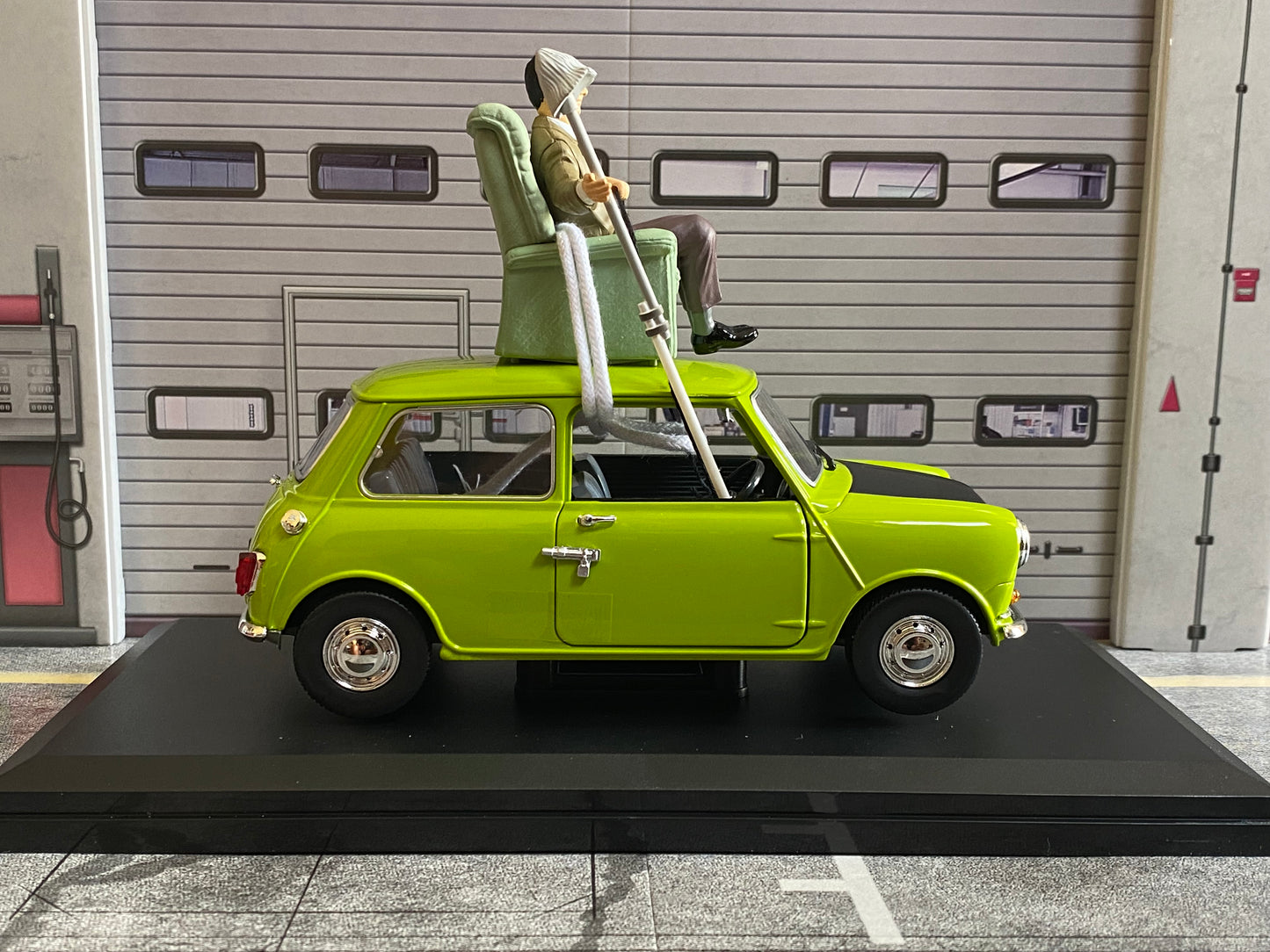 Mini Cooper "Mr. Bean" mit Figur British Leyland 1977 Mini 1000 Neu in OVP new in box 1:18