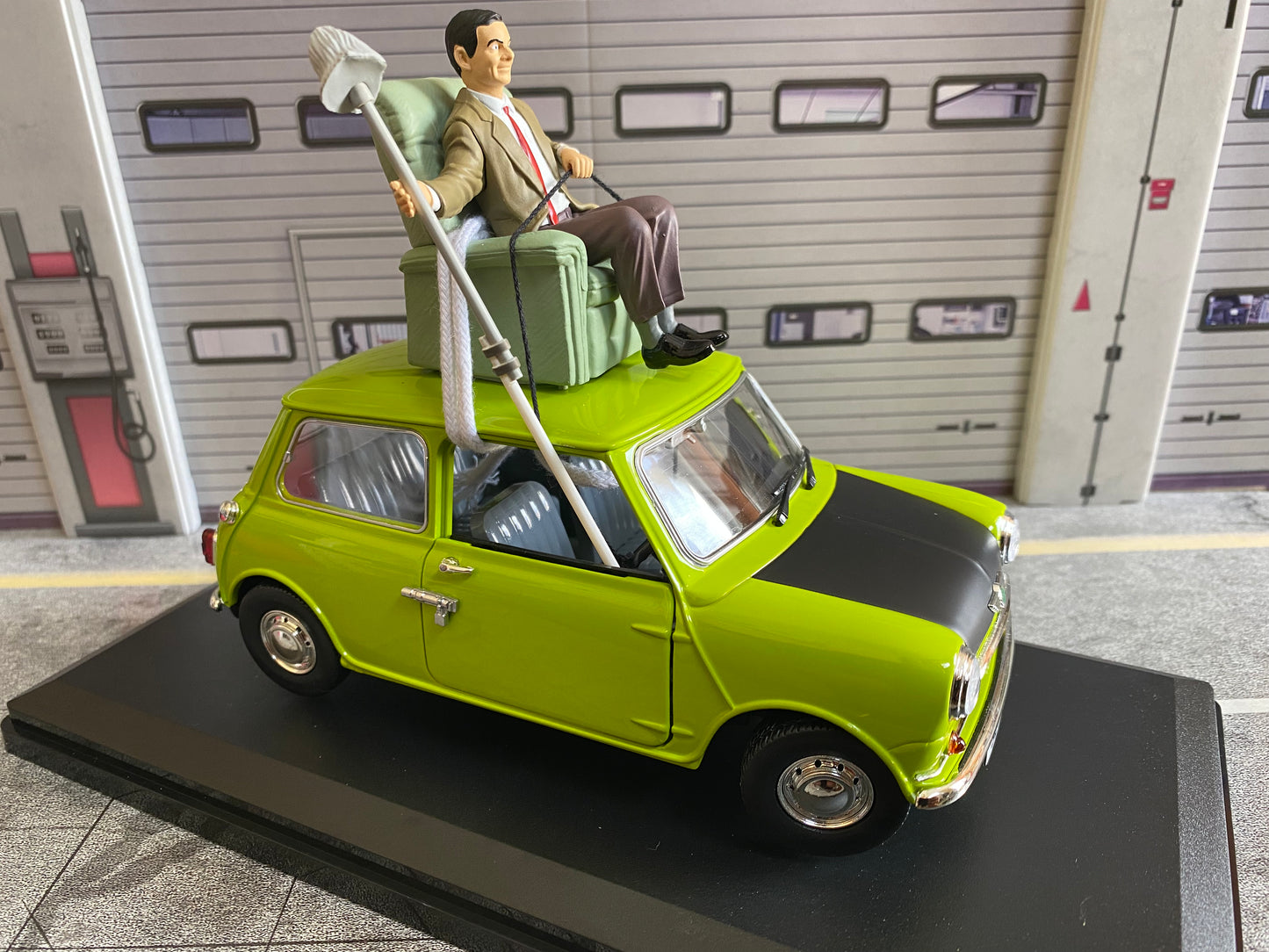 Mini Cooper "Mr. Bean" mit Figur British Leyland 1977 Mini 1000 Neu in OVP new in box 1:18