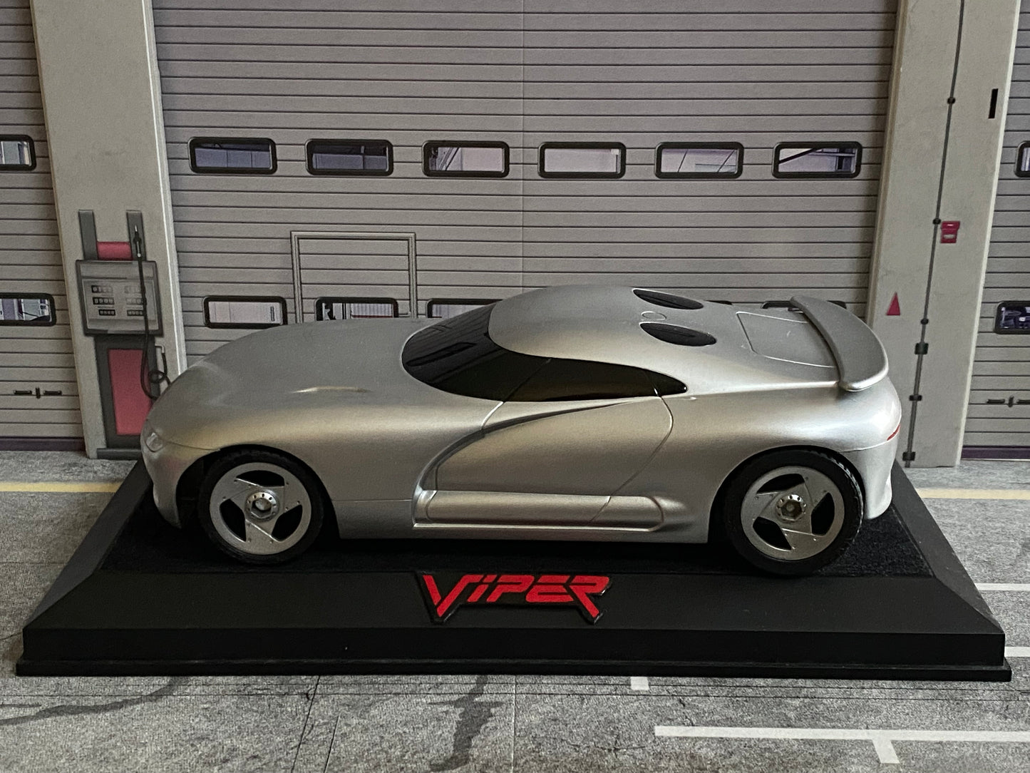 Dodge Viper Defender Morphed Viper RT/10 GTS aus TV-Serie VIPER ca. 1:18