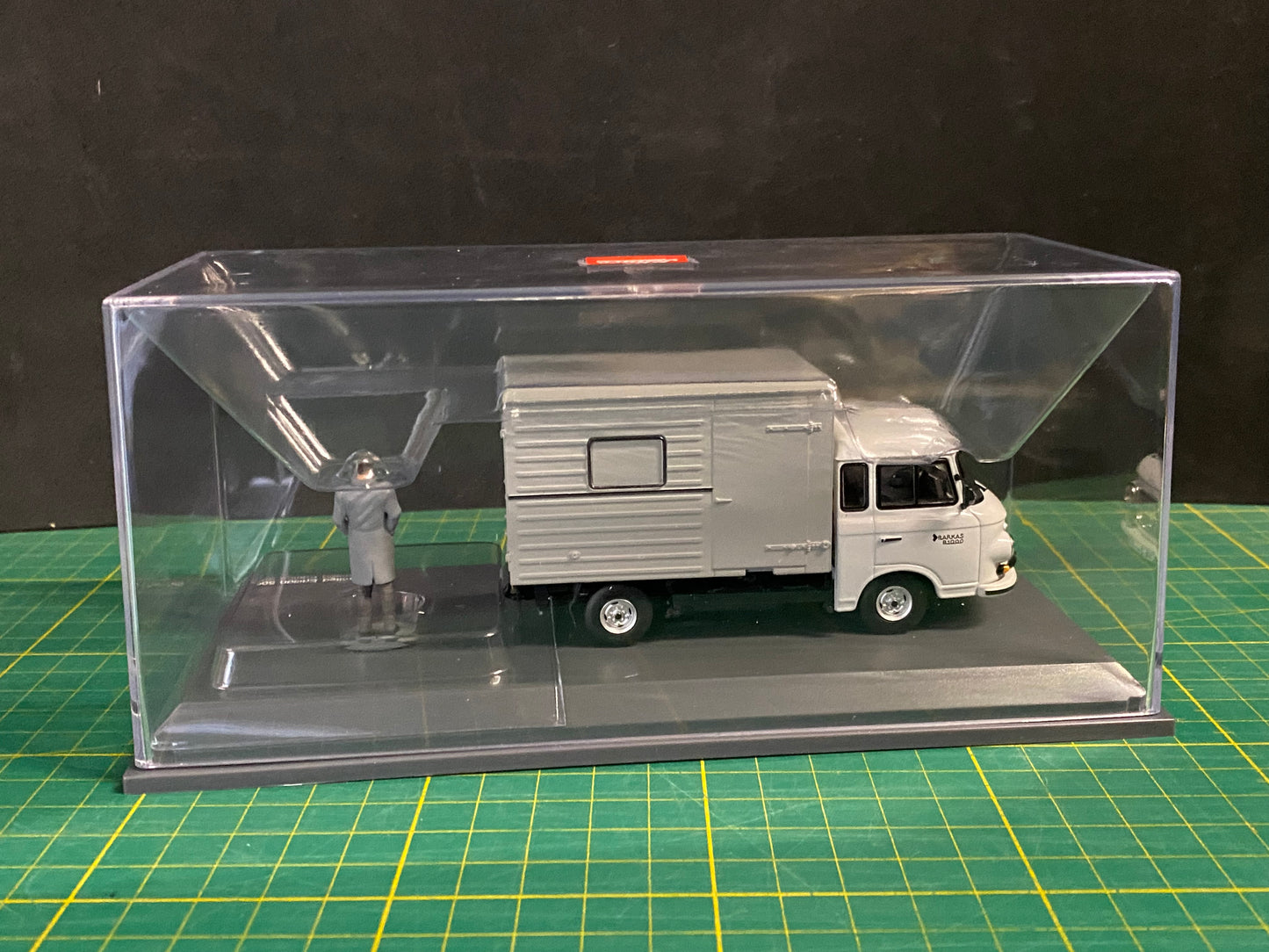 Barkas B 1000 + Figur DDR Staatssicherheit Stasi Schuco 450060500 Neu in OVP 1:43