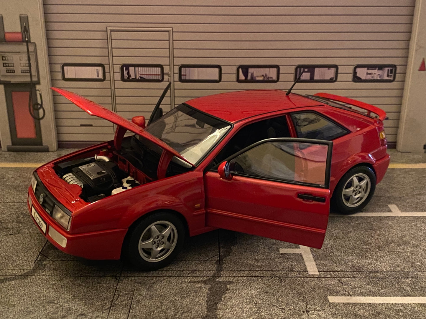 VW Corrado VR6 1992 Rot Red Revell 08877 9092 1:18