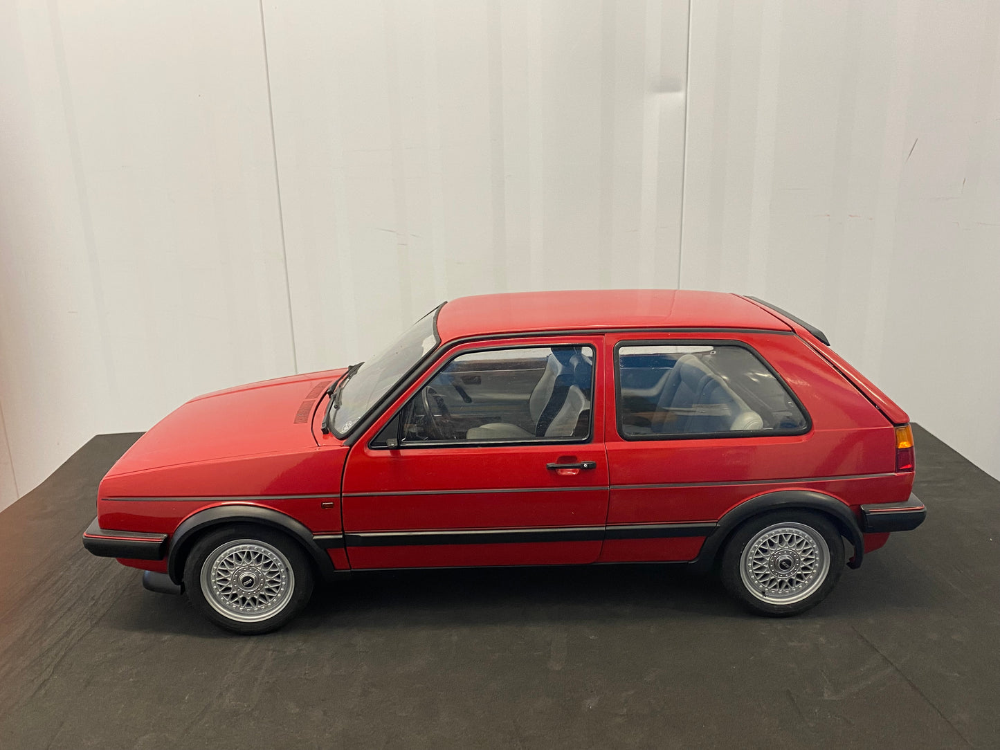 VW Golf 2 GTI Typ 19E mit BBS Felgen fertig montiert mit Mängeln Metall Hachette 1:8