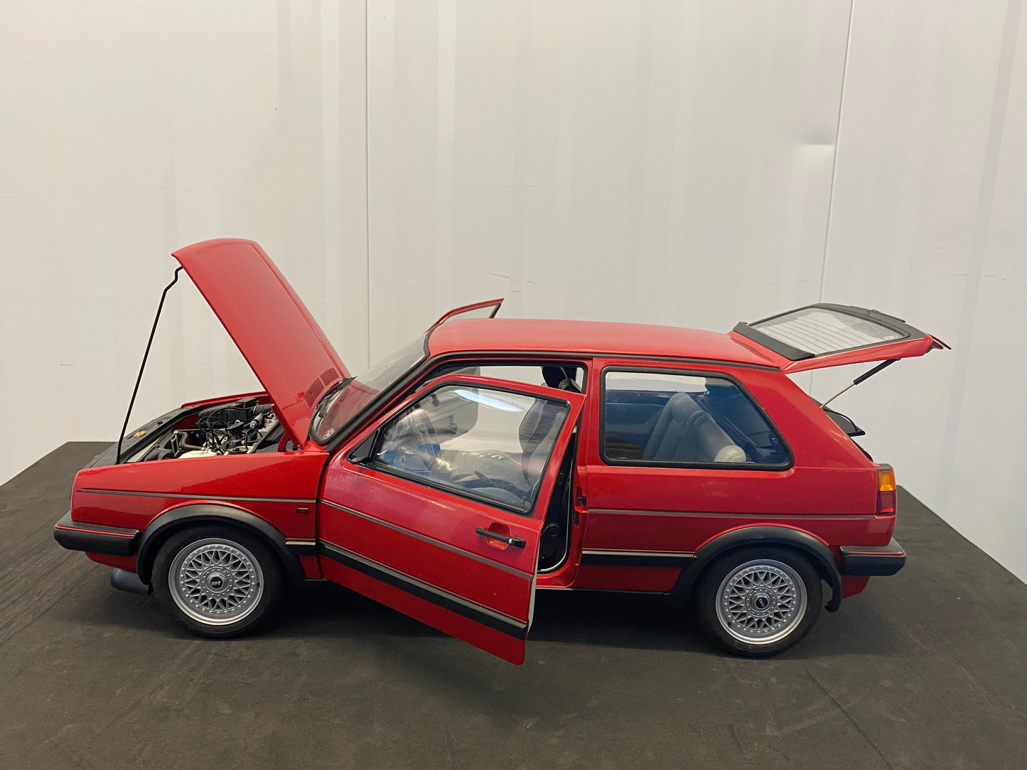 VW Golf 2 GTI Typ 19E mit BBS Felgen fertig montiert mit Mängeln Metall Hachette 1:8