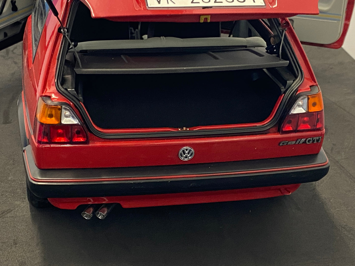VW Golf 2 GTI Typ 19E mit BBS Felgen fertig montiert mit Mängeln Metall Hachette 1:8