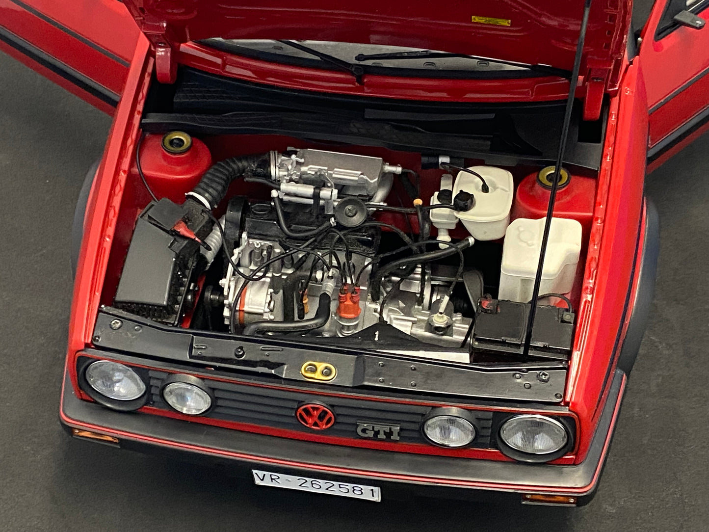VW Golf 2 GTI Typ 19E mit BBS Felgen fertig montiert mit Mängeln Metall Hachette 1:8