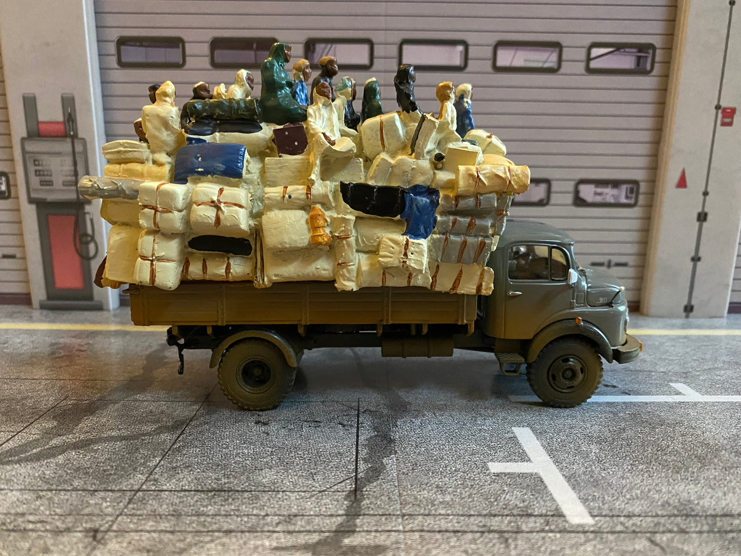 Mercedes Benz LA911 Ténéré "Wüstentaxi" Premium ClassiXXs Lkw 1:43