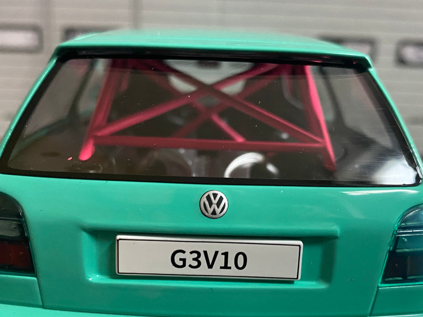 VW Golf III GTI G3V10 JP Performance G3 V10 Umbau auf 2-Sitzer Einzelstück + Vitrine 1:18