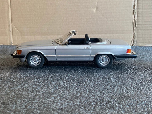 Mercedes Benz 300 SL 450 silber R107 Umbau US-Version Rick´s SL aus Magnum 1:18