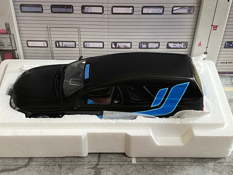Holden VY SS Custom Sandman EXPO 2013 Satin Black Classic Carlectables 1:18