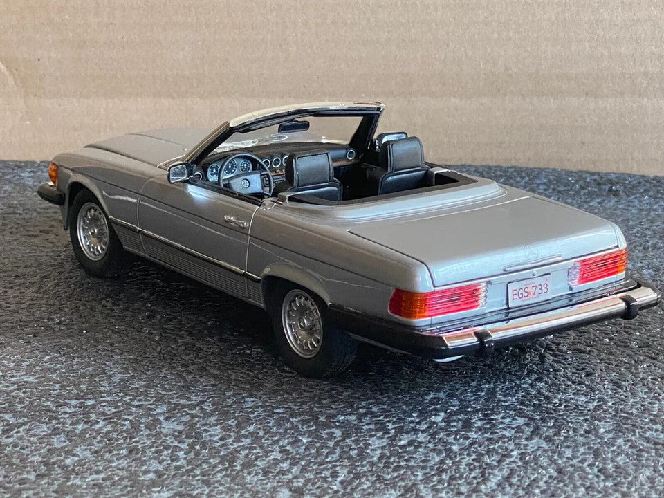 Mercedes Benz 300 SL 450 silber R107 Umbau US-Version Rick´s SL aus Magnum 1:18