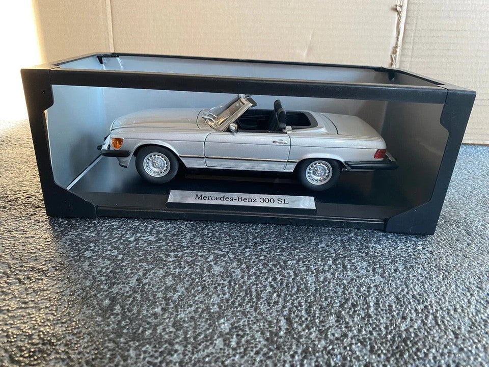 Mercedes Benz 300 SL 450 silber R107 Umbau US-Version Rick´s SL aus Magnum 1:18