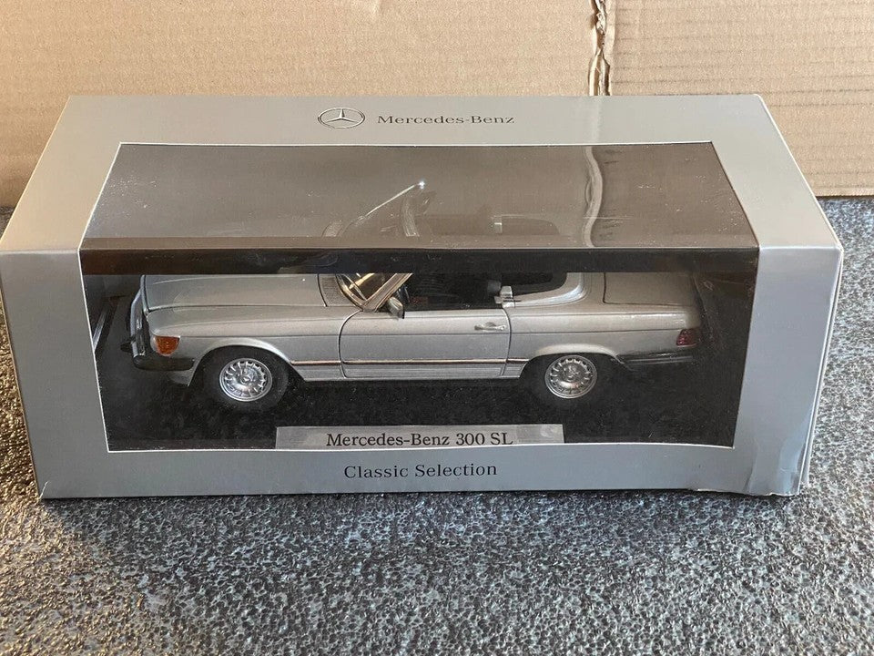 Mercedes Benz 300 SL 450 silber R107 Umbau US-Version Rick´s SL aus Magnum 1:18